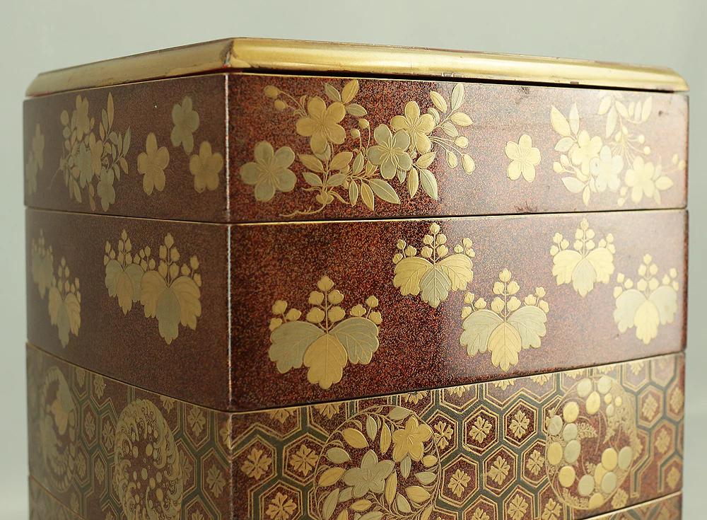Gold Makie Lacquered Plum Wisteria Paulownia and Cherry Blossom Pattern Portable Lunchbox Set Four-Tiered Box Jubako Two Sake Bottles, Sakazuki and Plates (Kochu 行厨 Hanami Bento 花見弁当 Nodate Bento 野点弁当) with Box VA233 - Image 82