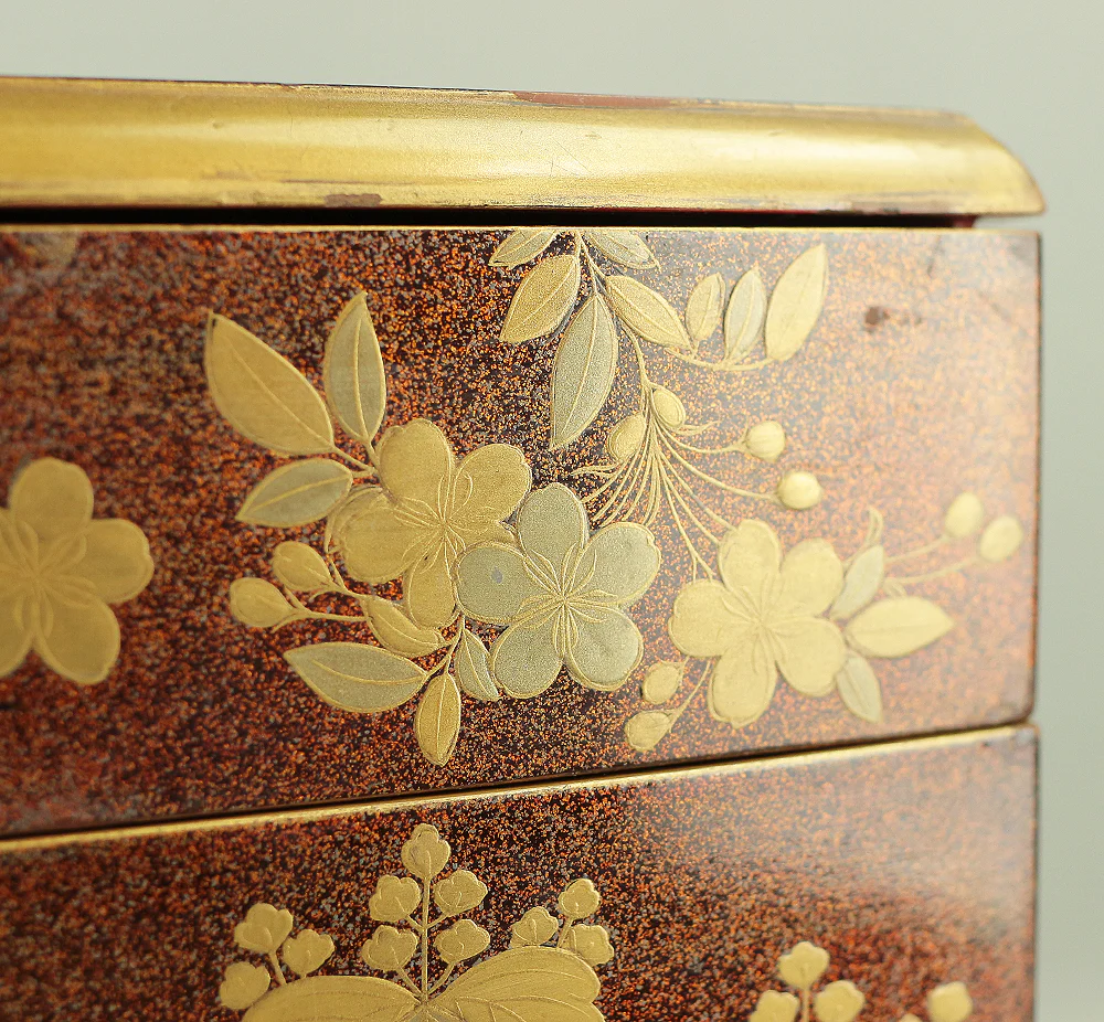 Gold Makie Lacquered Plum Wisteria Paulownia and Cherry Blossom Pattern Portable Lunchbox Set Four-Tiered Box Jubako Two Sake Bottles, Sakazuki and Plates (Kochu 行厨 Hanami Bento 花見弁当 Nodate Bento 野点弁当) with Box VA233 - Image 84
