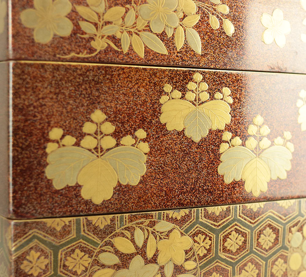 Gold Makie Lacquered Plum Wisteria Paulownia and Cherry Blossom Pattern Portable Lunchbox Set Four-Tiered Box Jubako Two Sake Bottles, Sakazuki and Plates (Kochu 行厨 Hanami Bento 花見弁当 Nodate Bento 野点弁当) with Box VA233 - Image 85