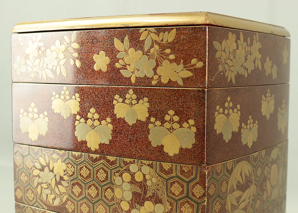 Gold Makie Lacquered Plum Wisteria Paulownia and Cherry Blossom Pattern Portable Lunchbox Set Four-Tiered Box Jubako Two Sake Bottles, Sakazuki and Plates (Kochu 行厨 Hanami Bento 花見弁当 Nodate Bento 野点弁当) with Box VA233 - Image 86