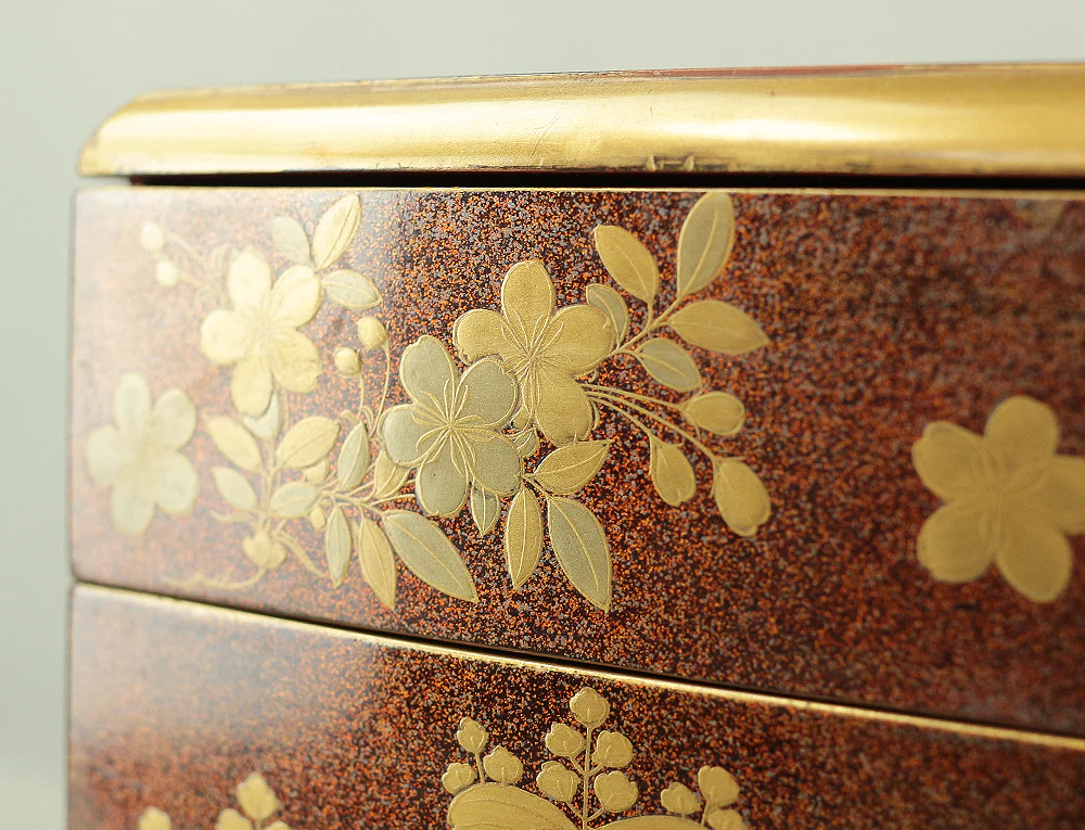 Gold Makie Lacquered Plum Wisteria Paulownia and Cherry Blossom Pattern Portable Lunchbox Set Four-Tiered Box Jubako Two Sake Bottles, Sakazuki and Plates (Kochu 行厨 Hanami Bento 花見弁当 Nodate Bento 野点弁当) with Box VA233 - Image 87