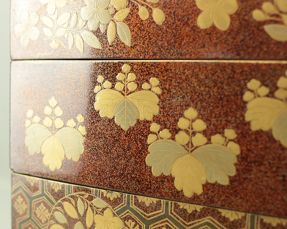 Gold Makie Lacquered Plum Wisteria Paulownia and Cherry Blossom Pattern Portable Lunchbox Set Four-Tiered Box Jubako Two Sake Bottles, Sakazuki and Plates (Kochu 行厨 Hanami Bento 花見弁当 Nodate Bento 野点弁当) with Box VA233 - Image 89