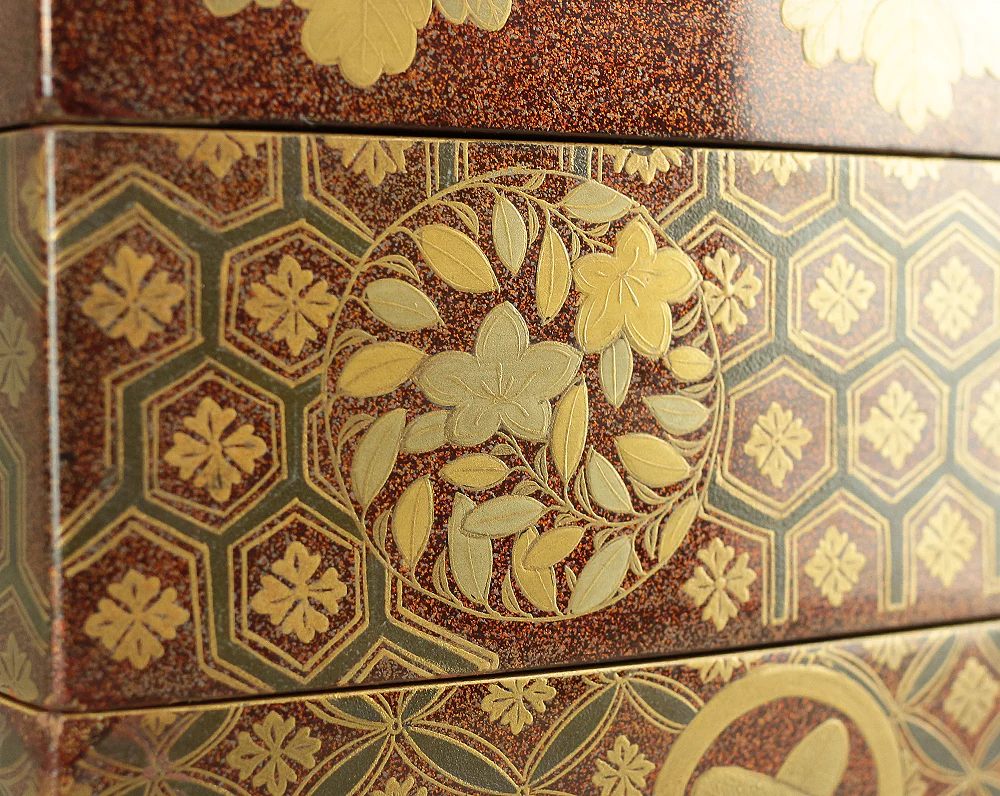 Gold Makie Lacquered Plum Wisteria Paulownia and Cherry Blossom Pattern Portable Lunchbox Set Four-Tiered Box Jubako Two Sake Bottles, Sakazuki and Plates (Kochu 行厨 Hanami Bento 花見弁当 Nodate Bento 野点弁当) with Box VA233 - Image 95
