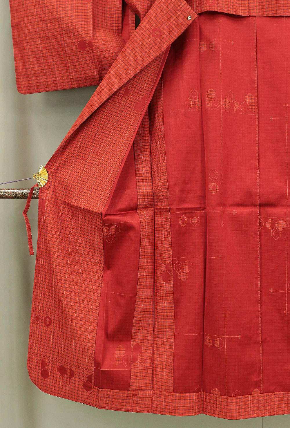 Haori Japanese Kimono Coat with Red color based Pattern Koushi Checked Kikko Hexagonal KI139 - Image 14