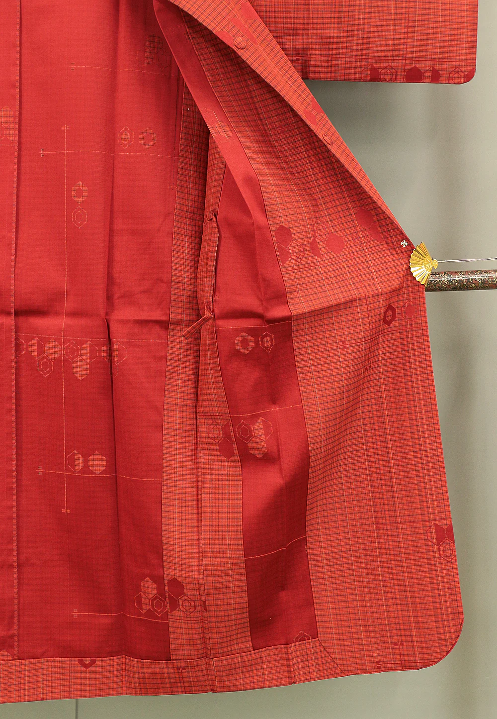 Haori Japanese Kimono Coat with Red color based Pattern Koushi Checked Kikko Hexagonal KI139 - Image 15