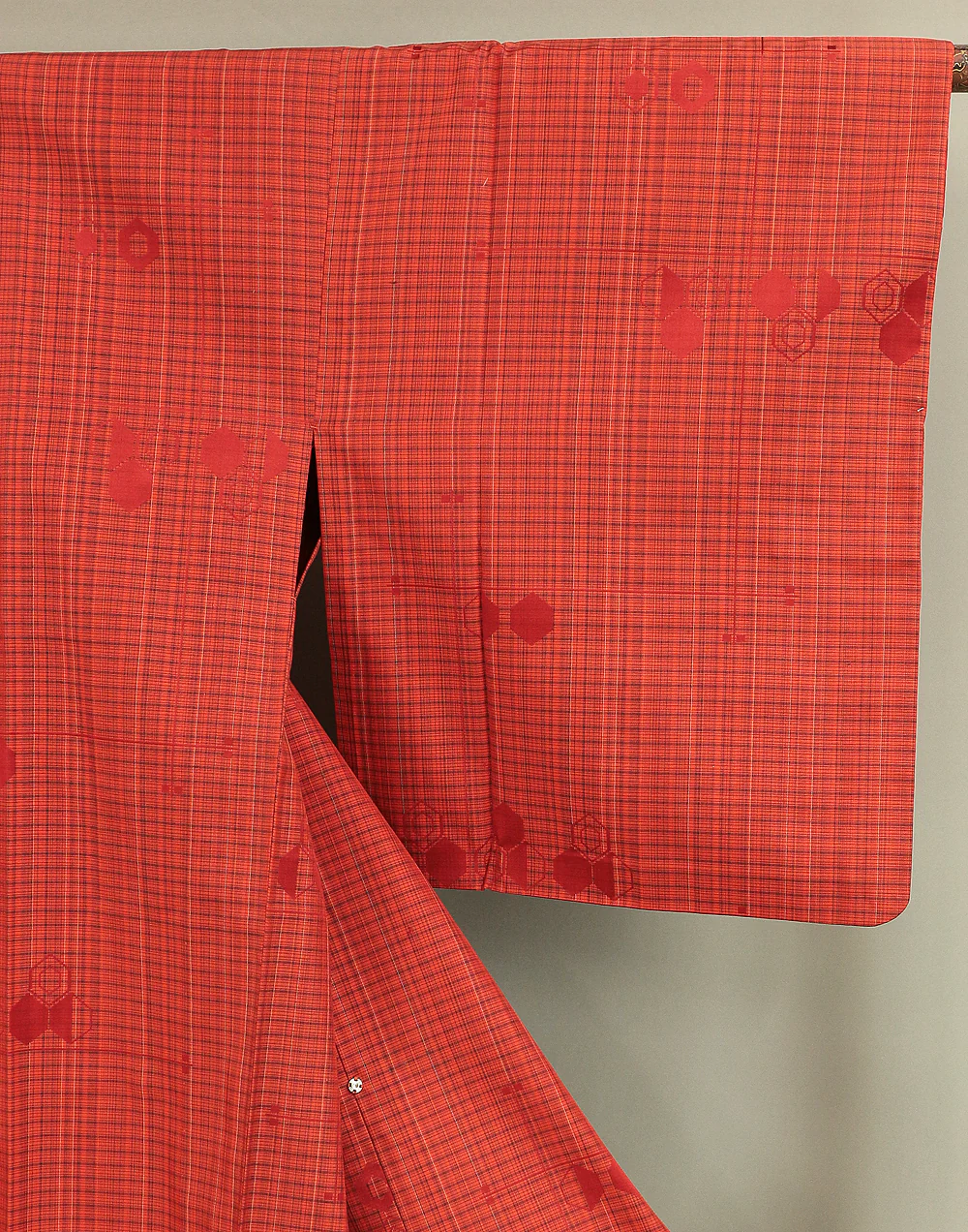 Haori Japanese Kimono Coat with Red color based Pattern Koushi Checked Kikko Hexagonal KI139 - Image 6