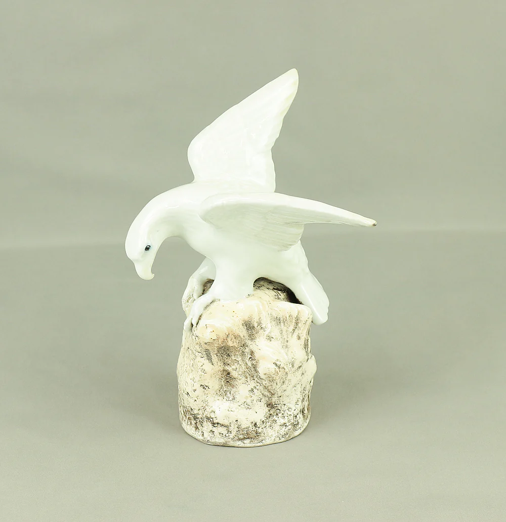 Hirado ware Mikawachi ware White Porcelain Eagle on Rock with Box VA476