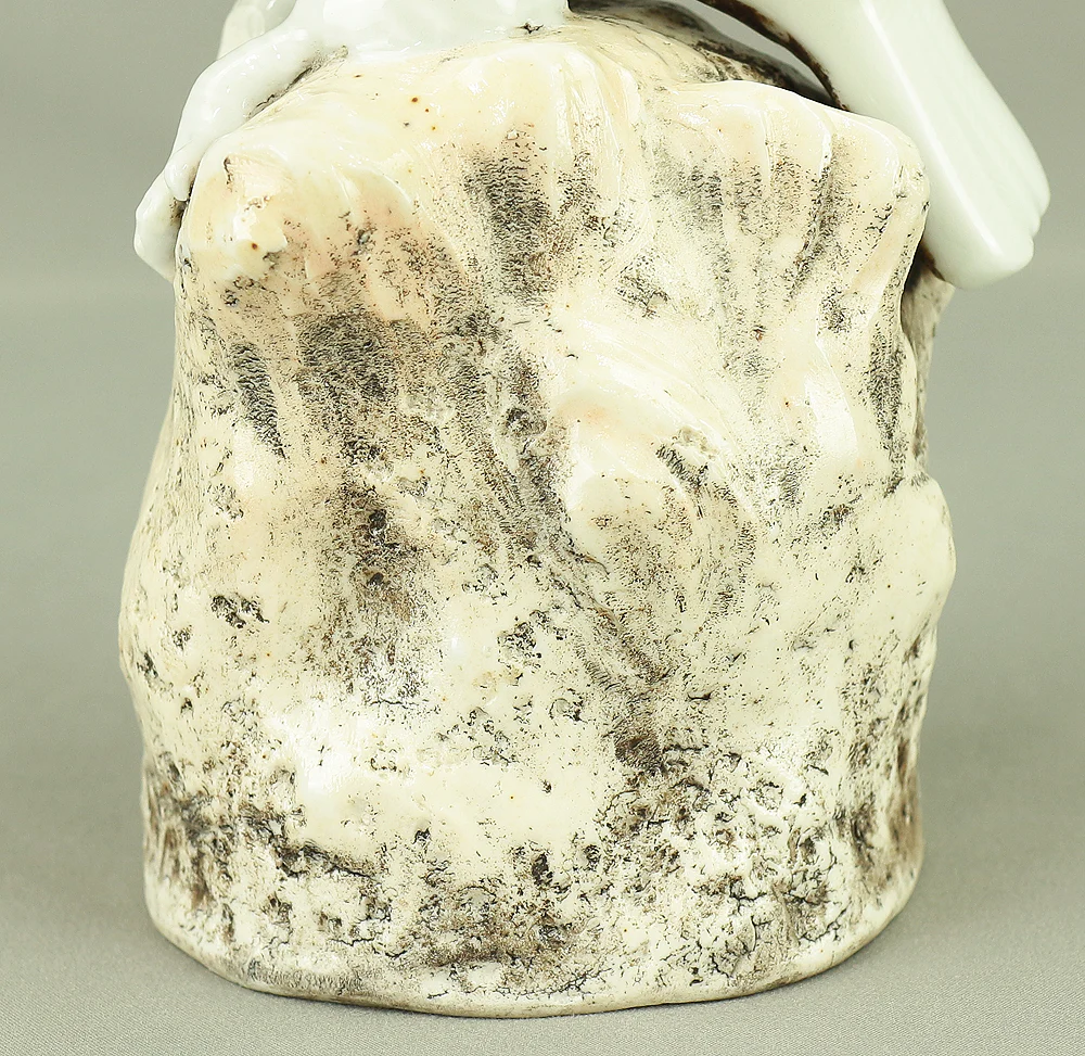 Hirado ware Mikawachi ware White Porcelain Eagle on Rock with Box VA476 - Image 15