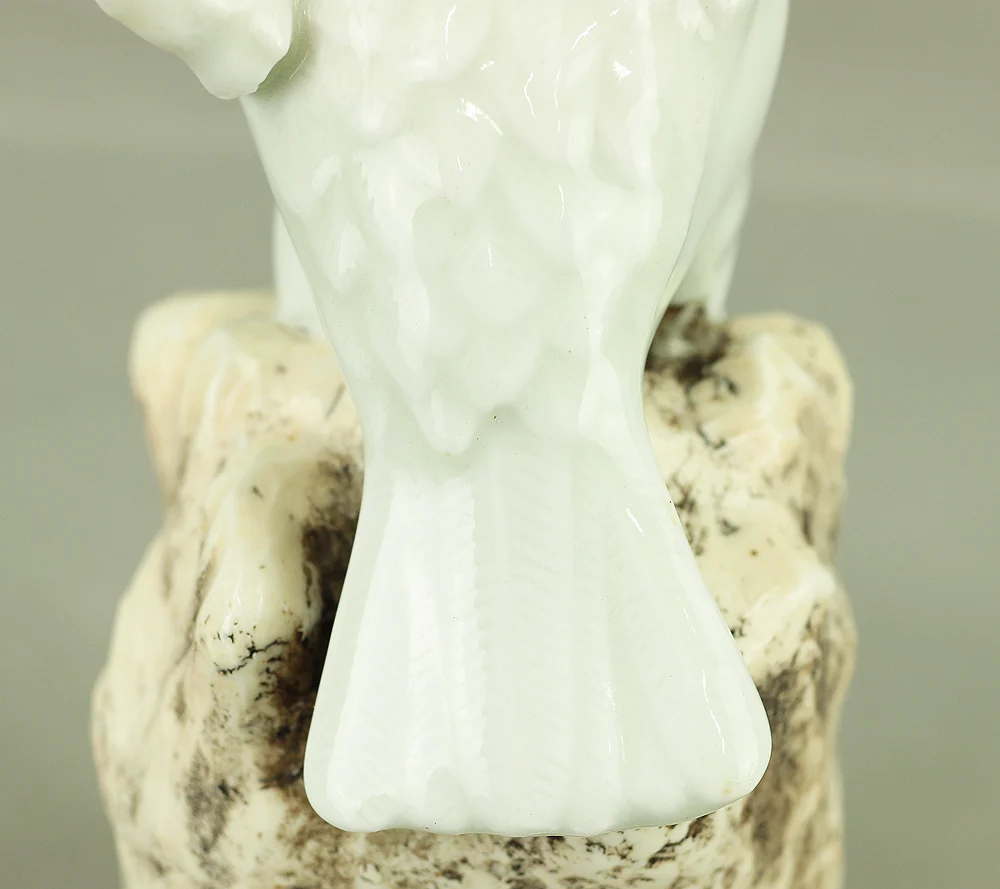 Hirado ware Mikawachi ware White Porcelain Eagle on Rock with Box VA476 - Image 23