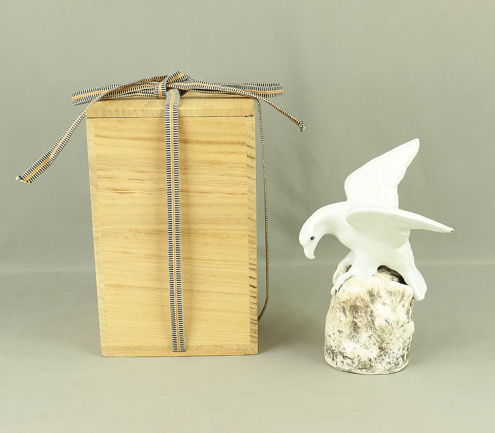 Hirado ware Mikawachi ware White Porcelain Eagle on Rock with Box VA476 - Image 29