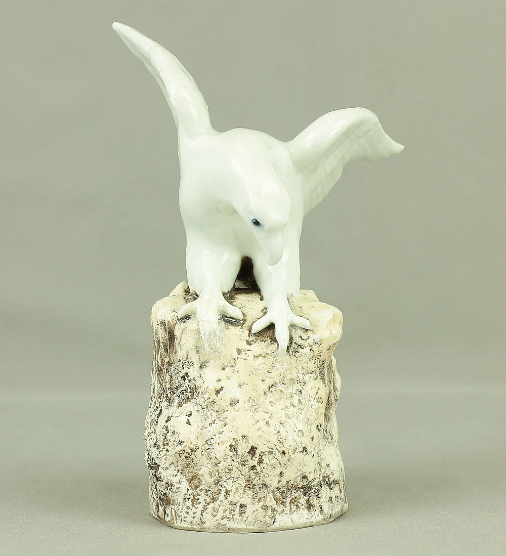 Hirado ware Mikawachi ware White Porcelain Eagle on Rock with Box VA476 - Image 4