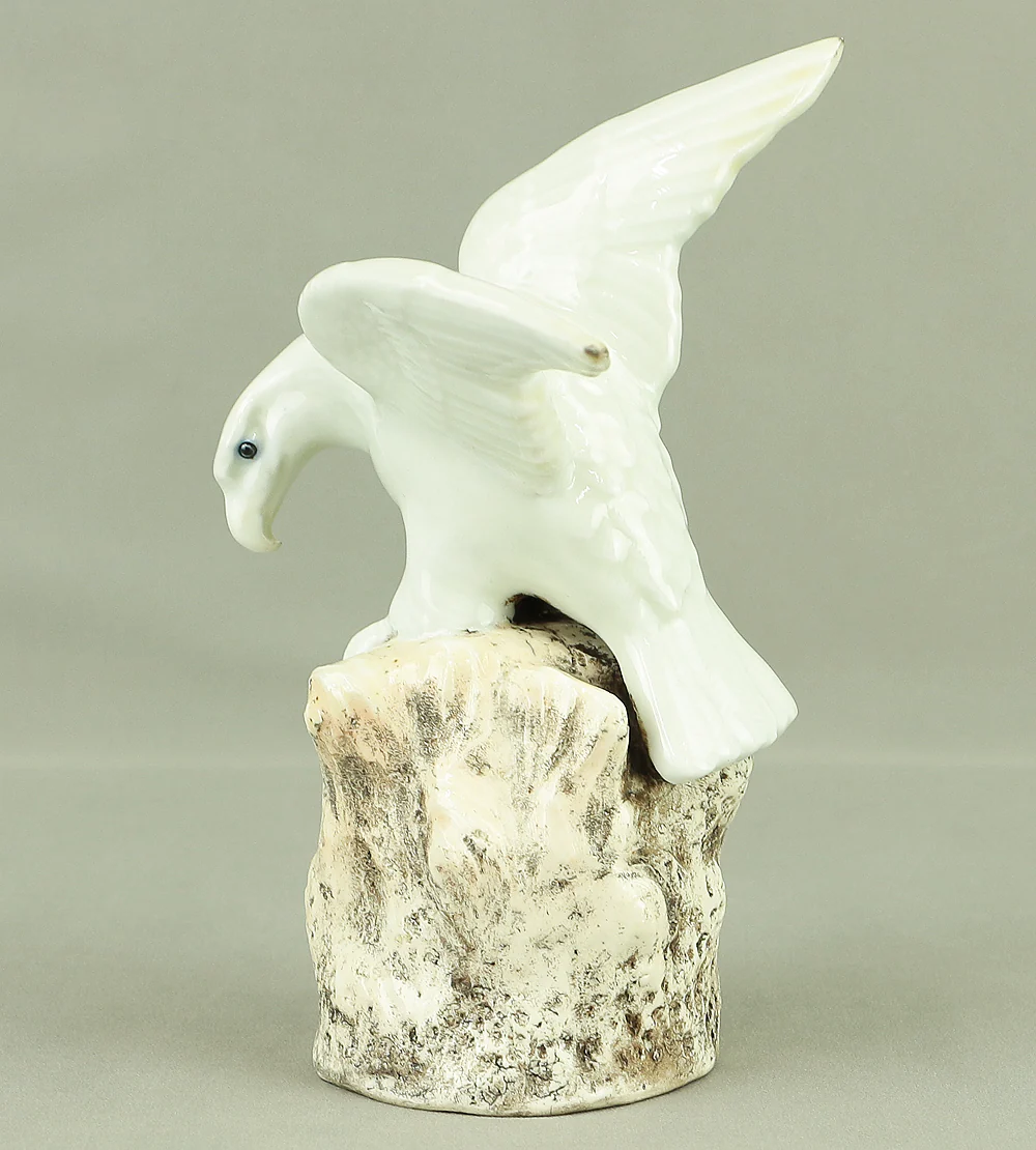 Hirado ware Mikawachi ware White Porcelain Eagle on Rock with Box VA476 - Image 9
