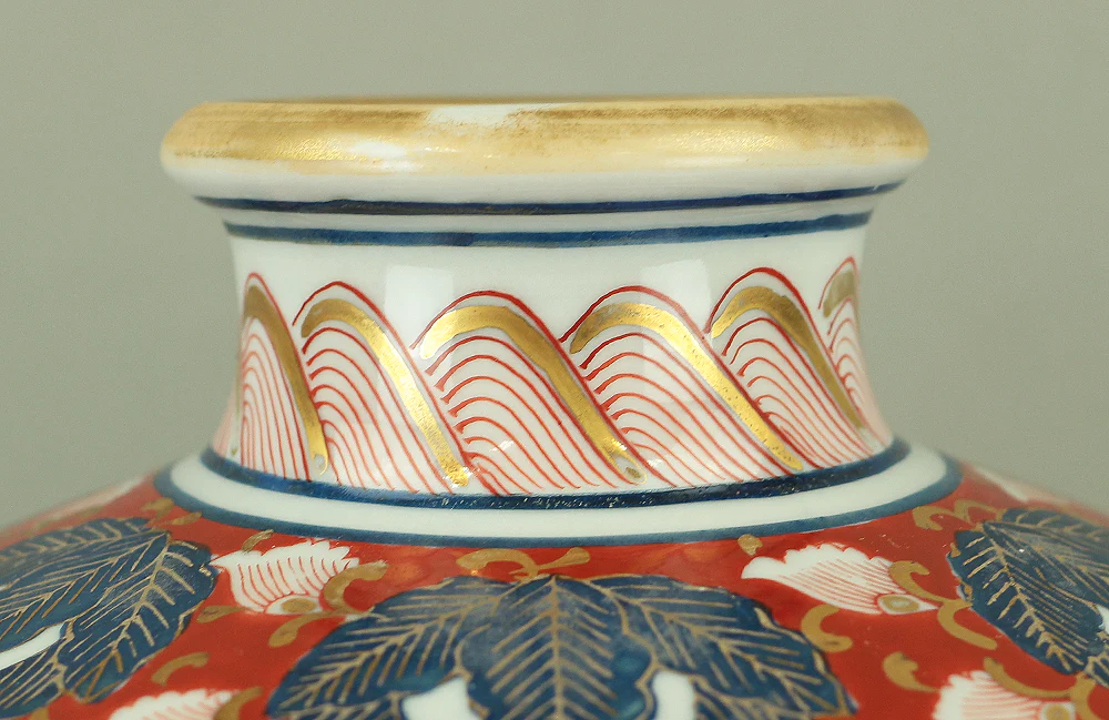 Imari Four Dutchmen Aka-e (Red Painting) Gold Decoration Double Square Marks 'Fuku 福' Flower Vase Pot VA198 - Image 5