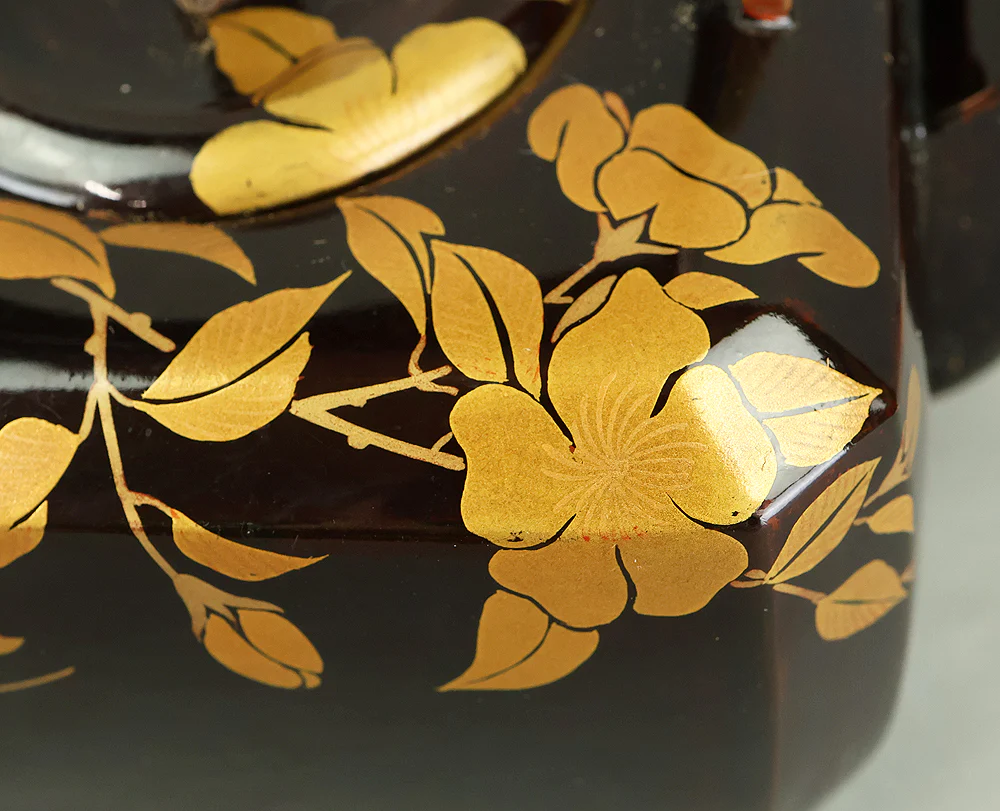 Japanese Antique Pair of Sake Bottles 銚子 (Choshi) 2pcs Gold Lacquer Makie 'Cherry Blossoms' with Box VB146 - Image 15