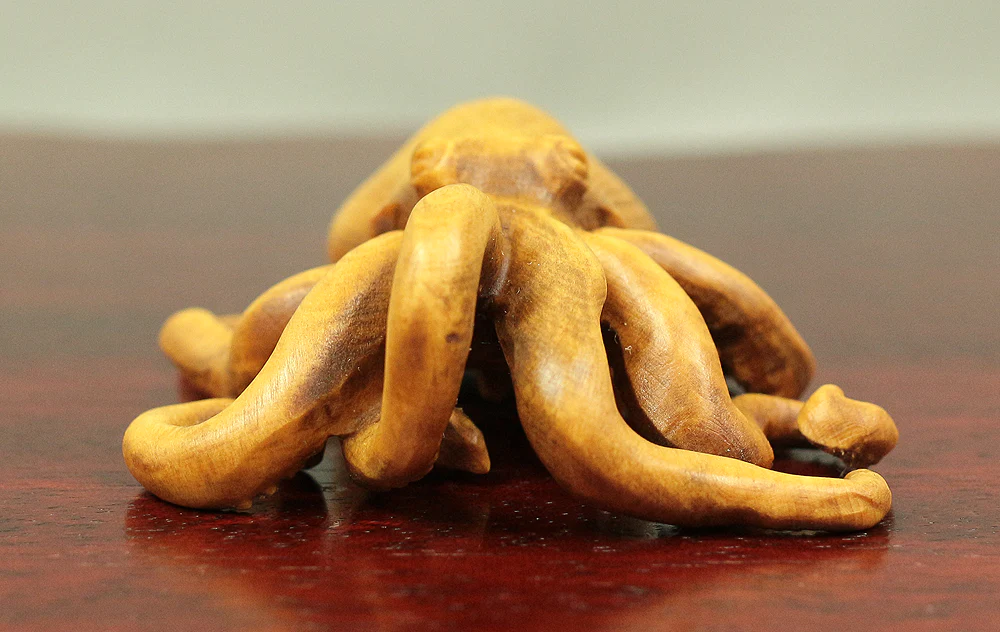 Japanese elaborated wood carving Very tiny octopus Okimono ornament figurine V595 - Image 16
