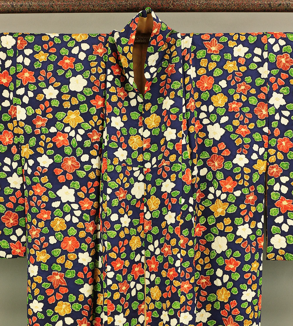Japanese Kimono with Dark Blue Color Pattern Flower KI164 - Image 11
