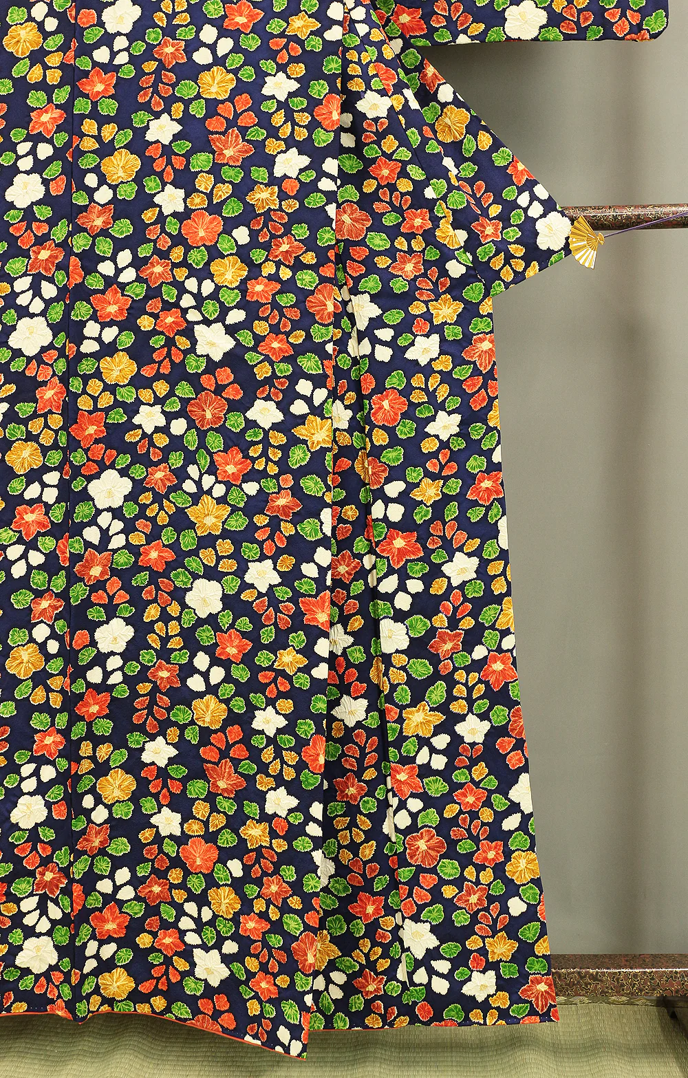 Japanese Kimono with Dark Blue Color Pattern Flower KI164 - Image 8