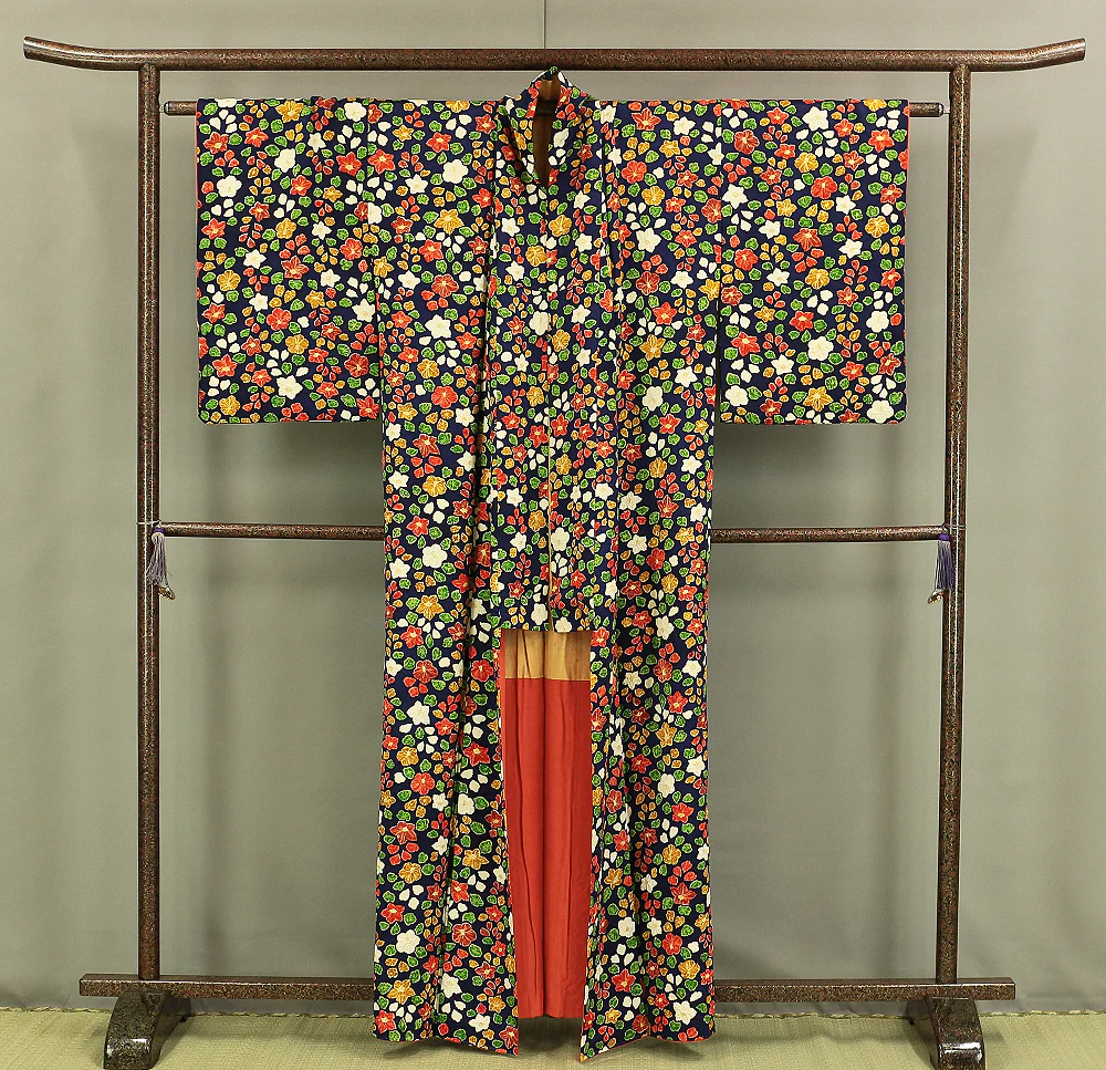 Japanese Kimono with Dark Blue Color Pattern Flower KI164 - Image 9