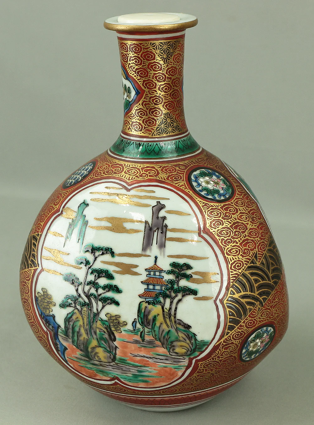 Japanese Kutani-yaki ware Triangular Jar In the style of Kutani Shoza 九谷庄三 (1816-1883) Flowers and Sage V969 - Image 3