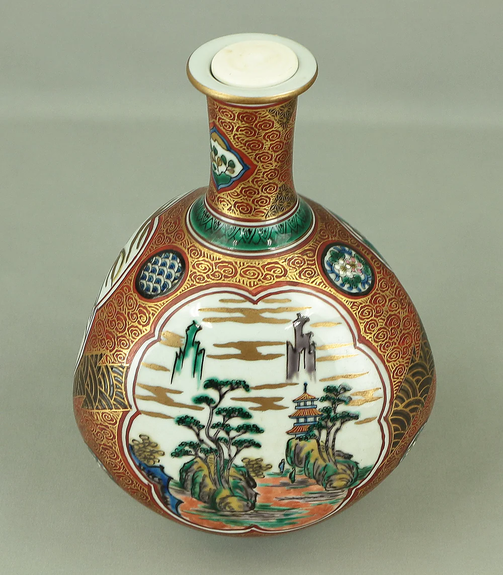 Japanese Kutani-yaki ware Triangular Jar In the style of Kutani Shoza 九谷庄三 (1816-1883) Flowers and Sage V969 - Image 31