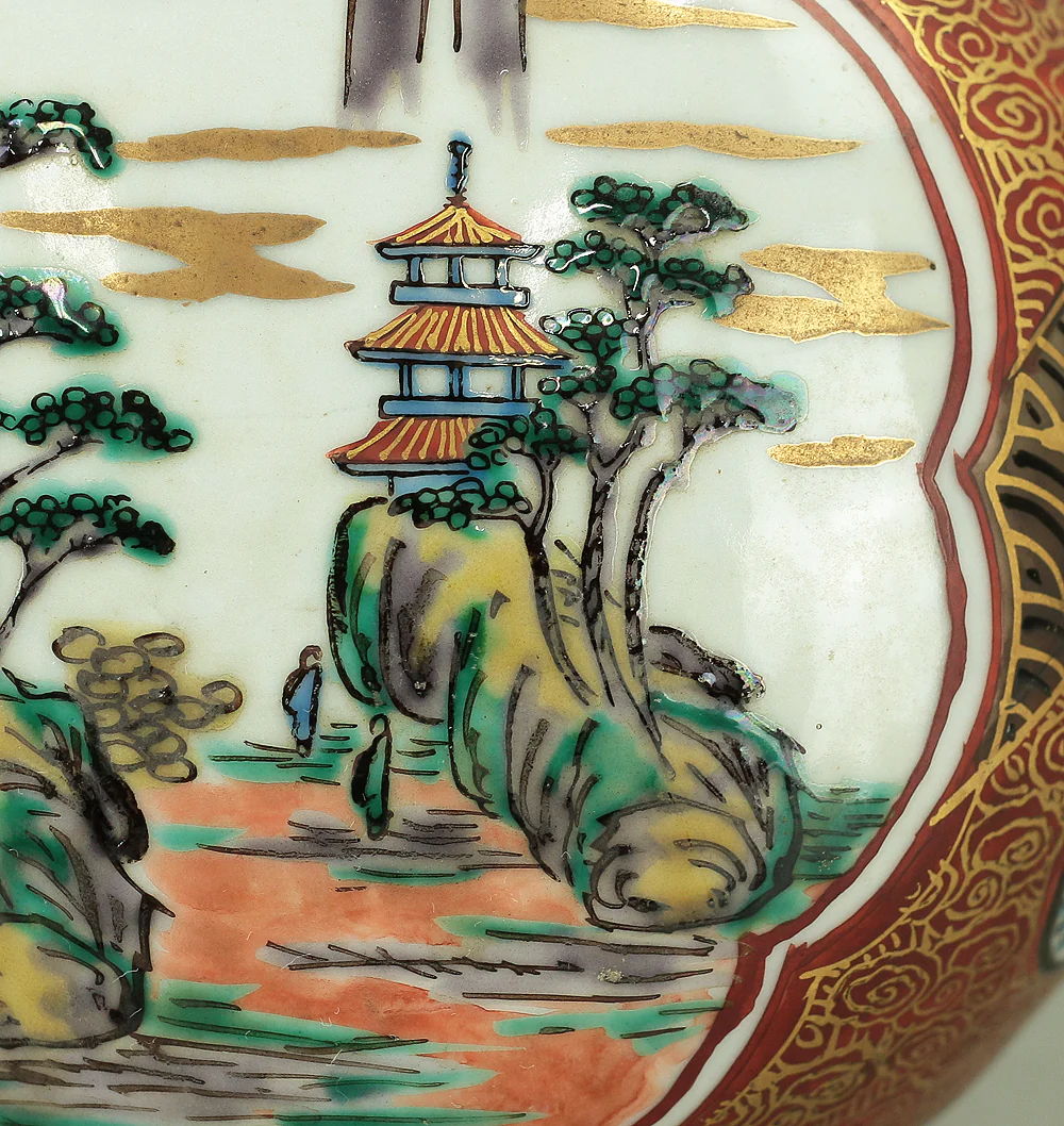 Japanese Kutani-yaki ware Triangular Jar In the style of Kutani Shoza 九谷庄三 (1816-1883) Flowers and Sage V969 - Image 7