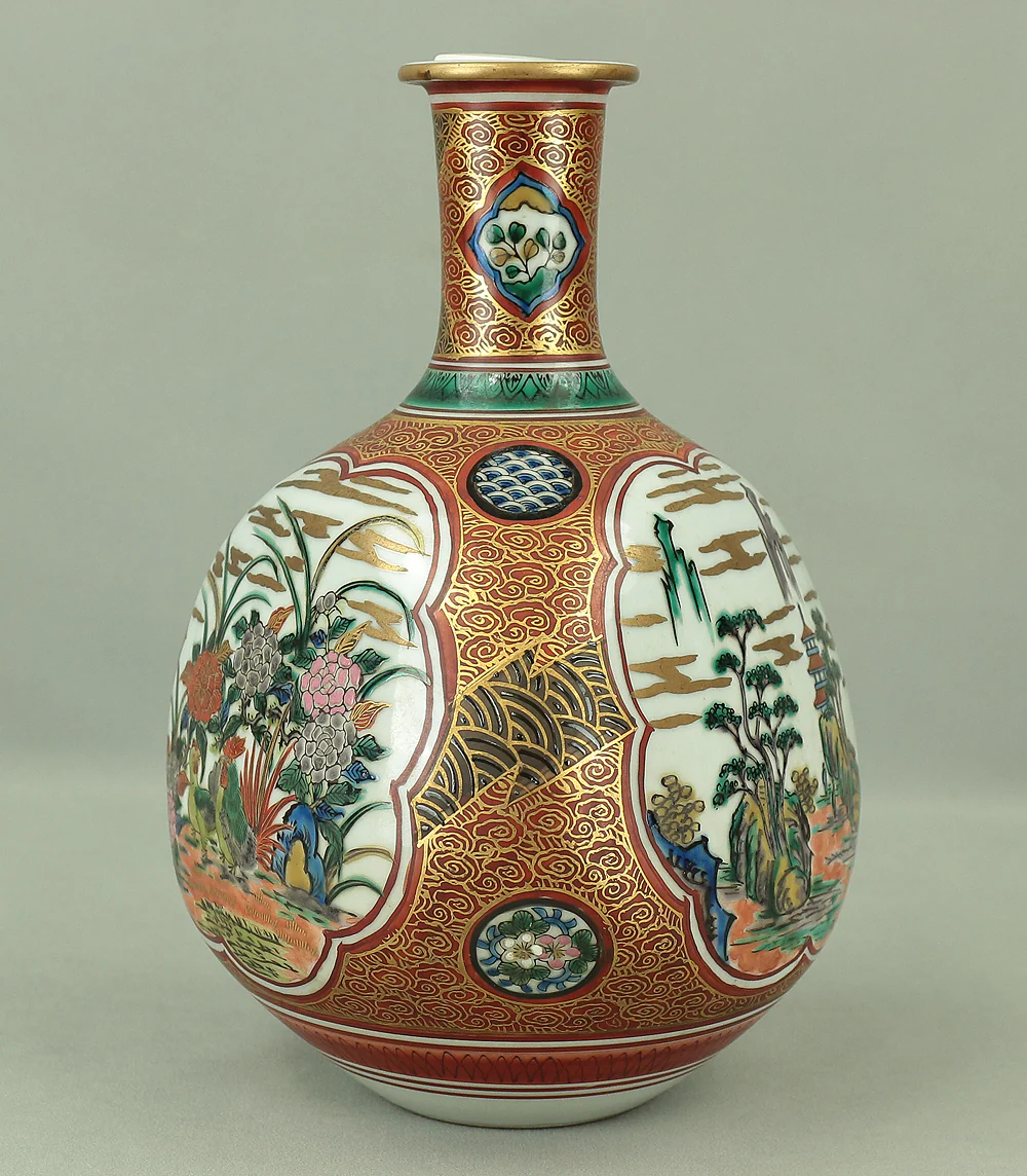 Japanese Kutani-yaki ware Triangular Jar In the style of Kutani Shoza 九谷庄三 (1816-1883) Flowers and Sage V969 - Image 9