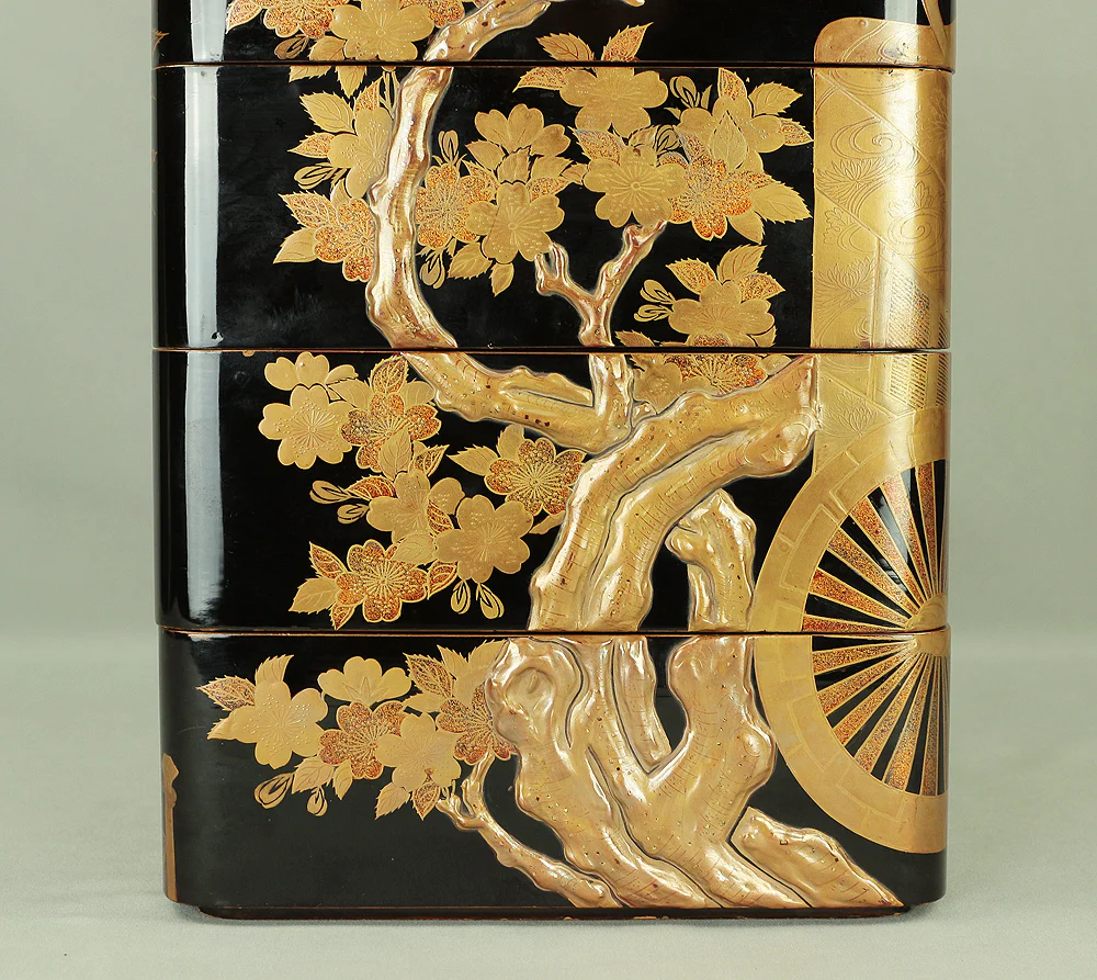 Kin Makie Gold Lacquer Five-Tiered Box Jubako 'Sun Disk (Nichirin), Camp Enclosure (Jinmaku), Cherry blossoms, Autumn Leaves, and Carriage' with Storage Box VA609 - Image 20