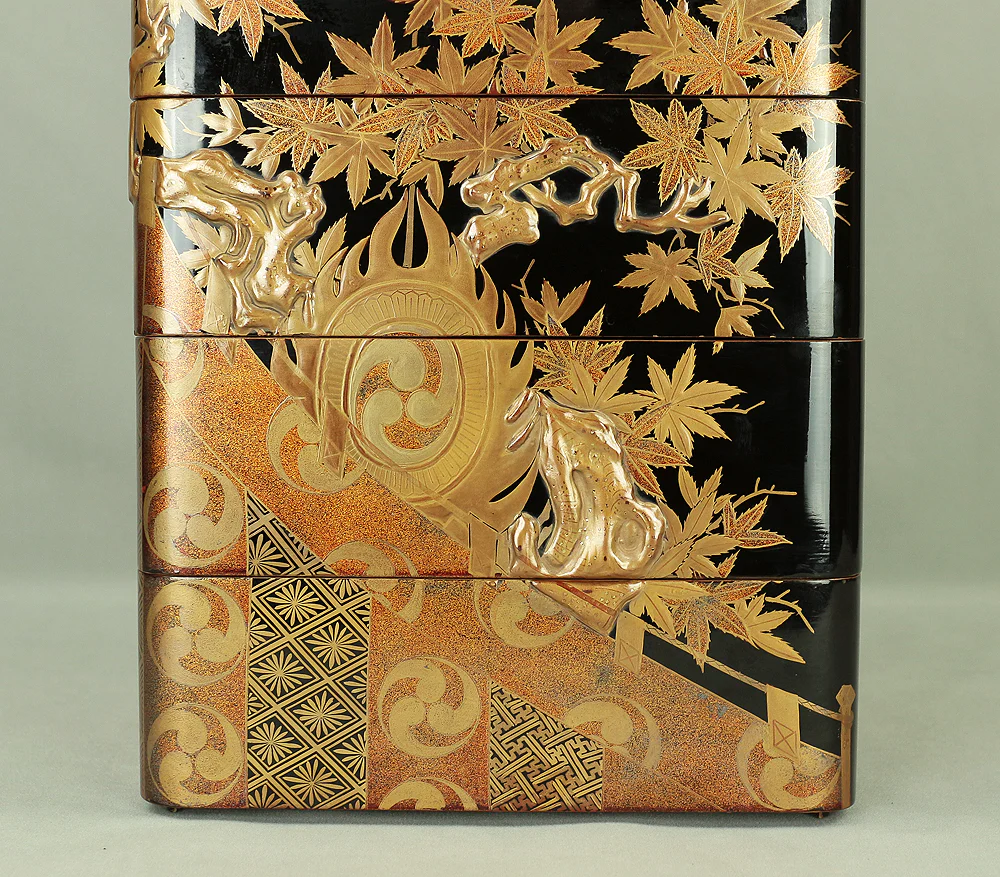 Kin Makie Gold Lacquer Five-Tiered Box Jubako 'Sun Disk (Nichirin), Camp Enclosure (Jinmaku), Cherry blossoms, Autumn Leaves, and Carriage' with Storage Box VA609 - Image 28