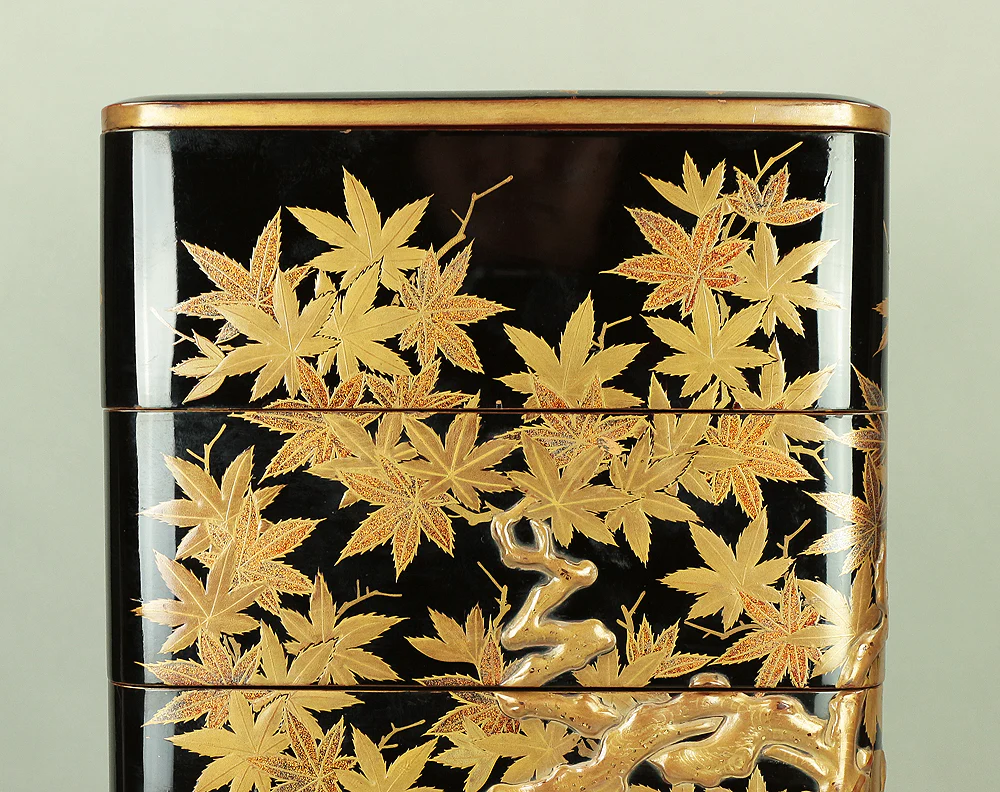 Kin Makie Gold Lacquer Five-Tiered Box Jubako 'Sun Disk (Nichirin), Camp Enclosure (Jinmaku), Cherry blossoms, Autumn Leaves, and Carriage' with Storage Box VA609 - Image 32