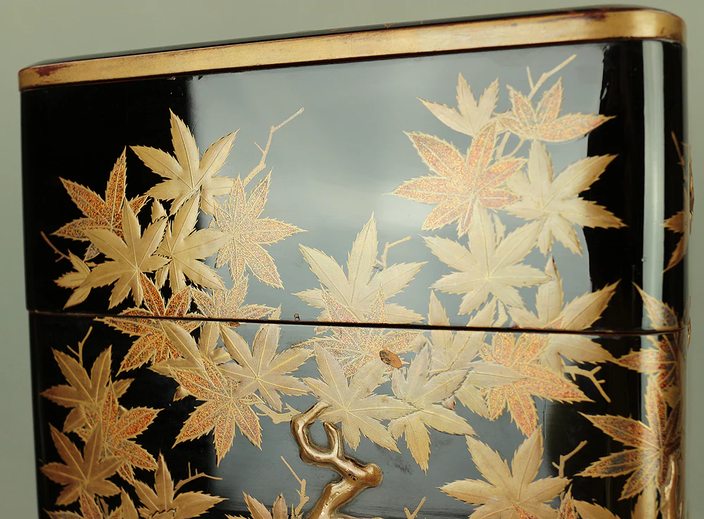 Kin Makie Gold Lacquer Five-Tiered Box Jubako 'Sun Disk (Nichirin), Camp Enclosure (Jinmaku), Cherry blossoms, Autumn Leaves, and Carriage' with Storage Box VA609 - Image 33