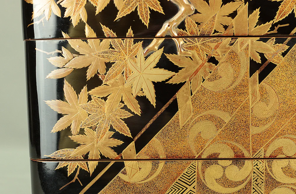 Kin Makie Gold Lacquer Five-Tiered Box Jubako 'Sun Disk (Nichirin), Camp Enclosure (Jinmaku), Cherry blossoms, Autumn Leaves, and Carriage' with Storage Box VA609 - Image 36