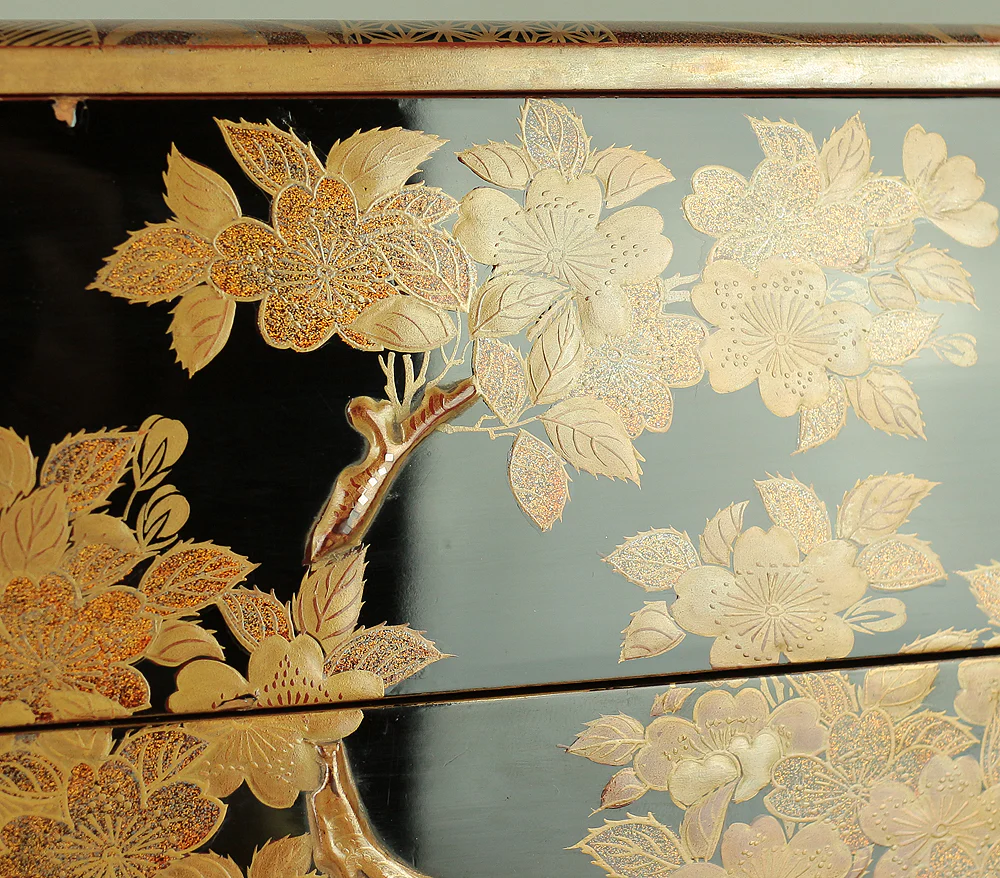 Kin Makie Gold Lacquer Five-Tiered Box Jubako 'Sun Disk (Nichirin), Camp Enclosure (Jinmaku), Cherry blossoms, Autumn Leaves, and Carriage' with Storage Box VA609 - Image 6