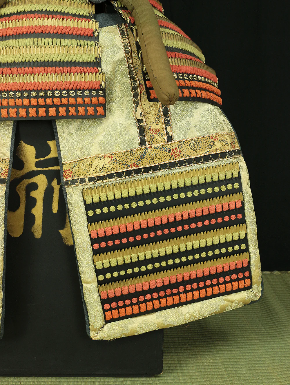 Life Size Samurai War Armor Kacchu Yoroi Vermilion Thread Body with Armor Stand, Armor Box VA515 - Image 21