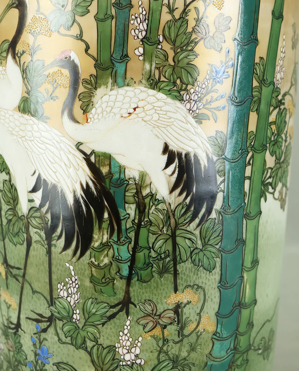 Meiji Kutani ware Flower Vase 九谷 谷口製 Kutani, Taniguchi-made 'Five Cranes and Bamboo Forest, Spring Flowers' VB141 - Image 21