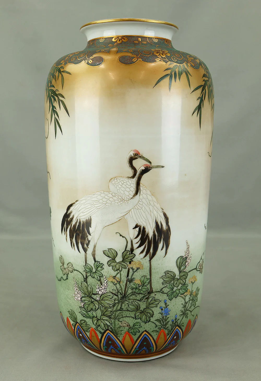 Meiji Kutani ware Flower Vase 九谷 谷口製 Kutani, Taniguchi-made 'Five Cranes and Bamboo Forest, Spring Flowers' VB141 - Image 29