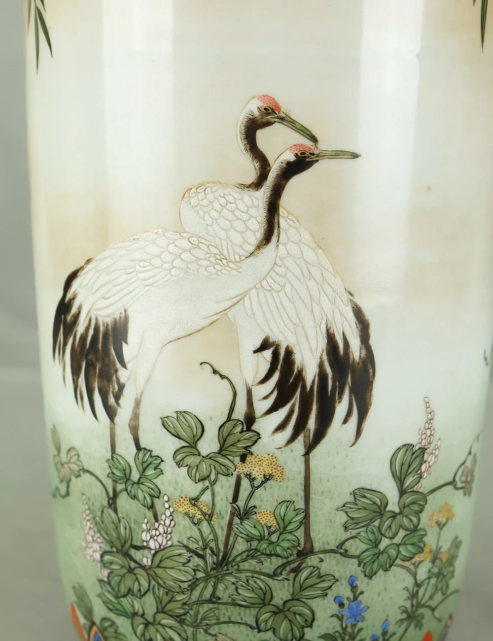 Meiji Kutani ware Flower Vase 九谷 谷口製 Kutani, Taniguchi-made 'Five Cranes and Bamboo Forest, Spring Flowers' VB141 - Image 30