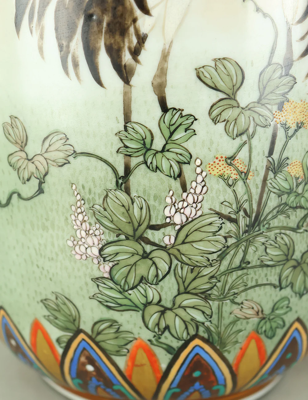 Meiji Kutani ware Flower Vase 九谷 谷口製 Kutani, Taniguchi-made 'Five Cranes and Bamboo Forest, Spring Flowers' VB141 - Image 38