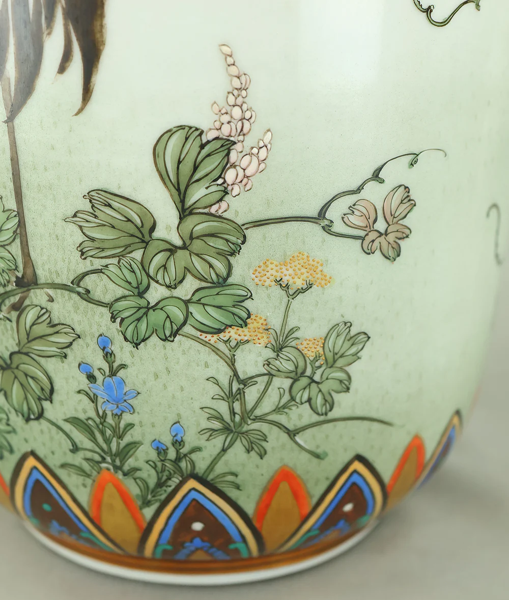 Meiji Kutani ware Flower Vase 九谷 谷口製 Kutani, Taniguchi-made 'Five Cranes and Bamboo Forest, Spring Flowers' VB141 - Image 39