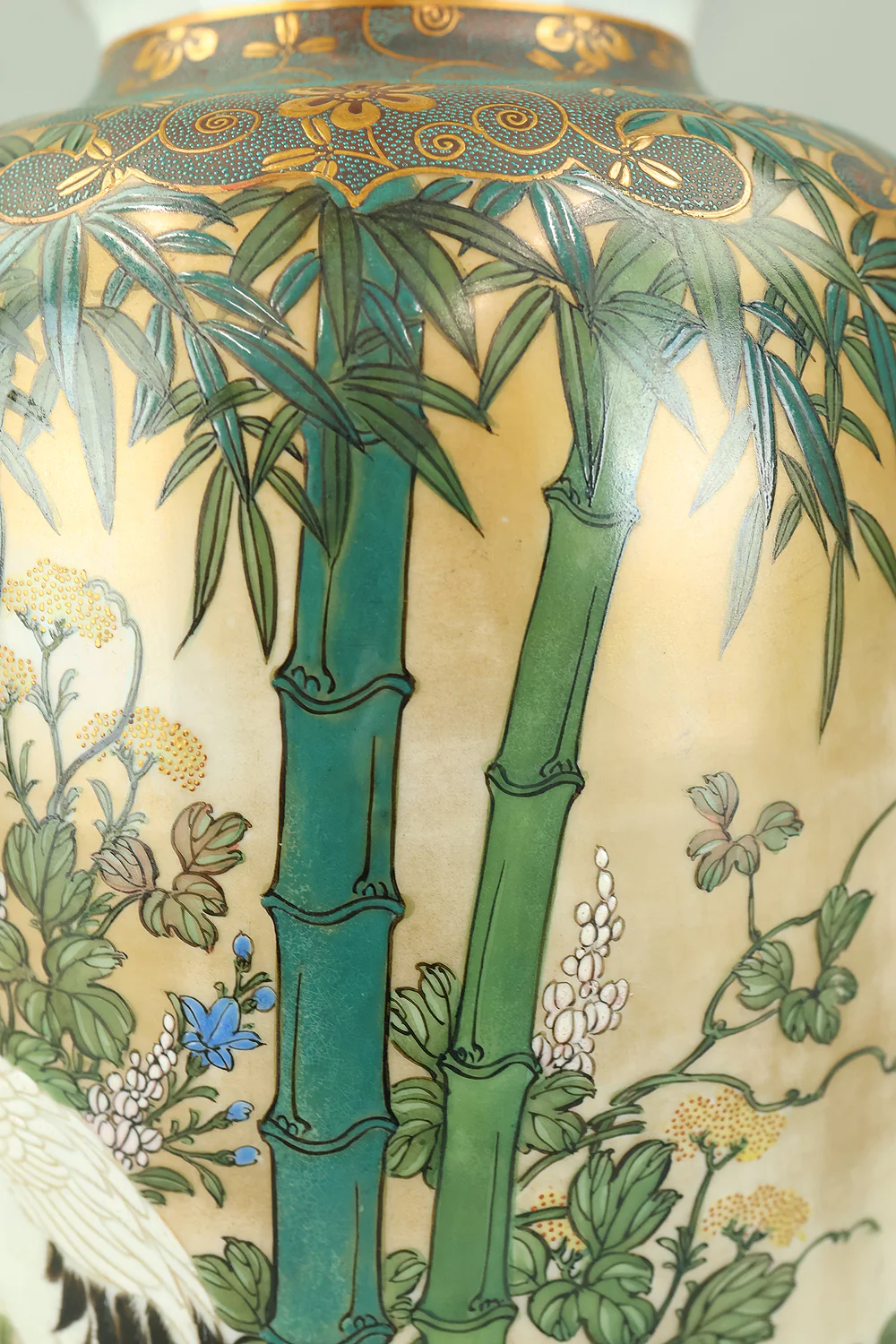 Meiji Kutani ware Flower Vase 九谷 谷口製 Kutani, Taniguchi-made 'Five Cranes and Bamboo Forest, Spring Flowers' VB141 - Image 42
