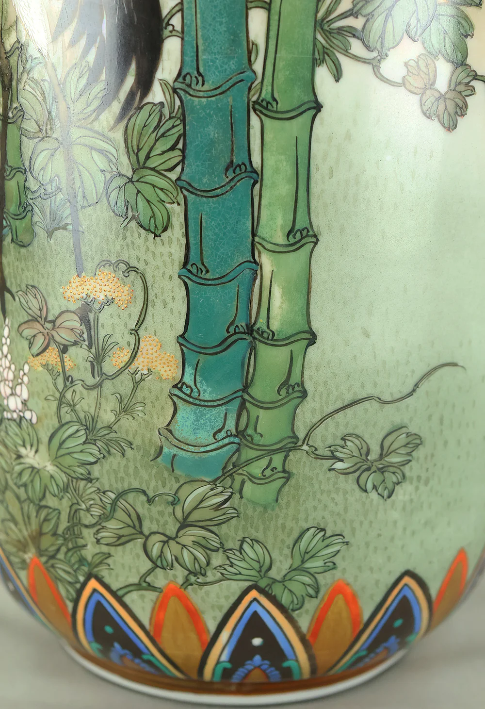 Meiji Kutani ware Flower Vase 九谷 谷口製 Kutani, Taniguchi-made 'Five Cranes and Bamboo Forest, Spring Flowers' VB141 - Image 44