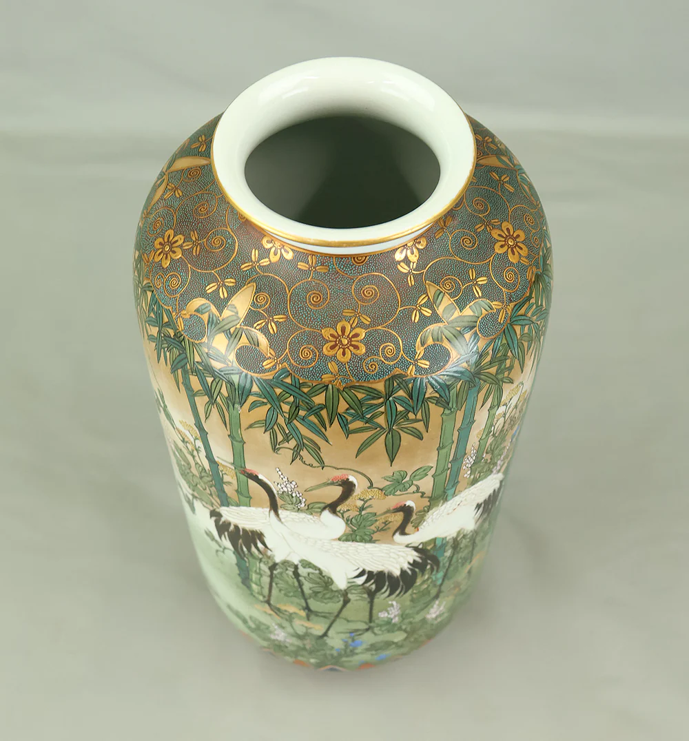 Meiji Kutani ware Flower Vase 九谷 谷口製 Kutani, Taniguchi-made 'Five Cranes and Bamboo Forest, Spring Flowers' VB141 - Image 45