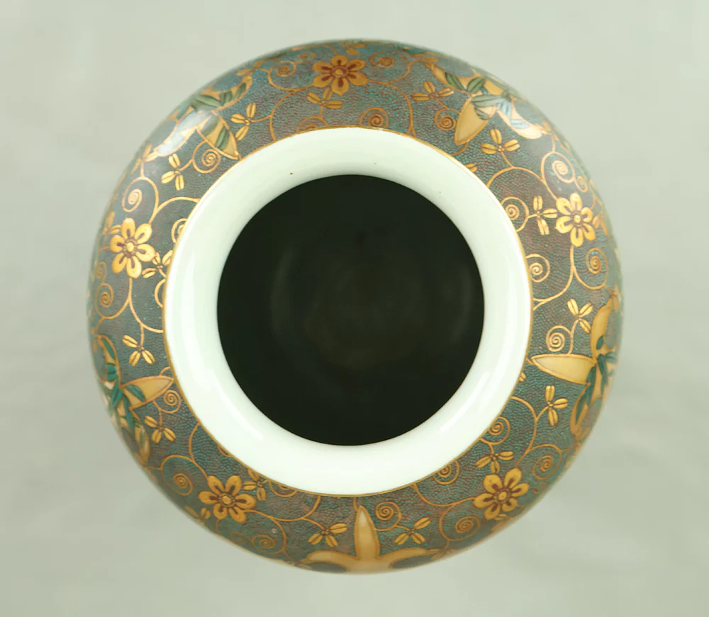 Meiji Kutani ware Flower Vase 九谷 谷口製 Kutani, Taniguchi-made 'Five Cranes and Bamboo Forest, Spring Flowers' VB141 - Image 46