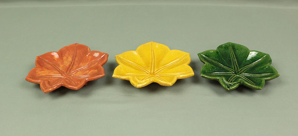 楽焼 RAKU ware Five Colored Plates Maple Leaf design 川崎和楽 KAWASAKI WARAKU Box V362 / Japanese Art Crafts Post-1940 Dish Kiln - Image 10