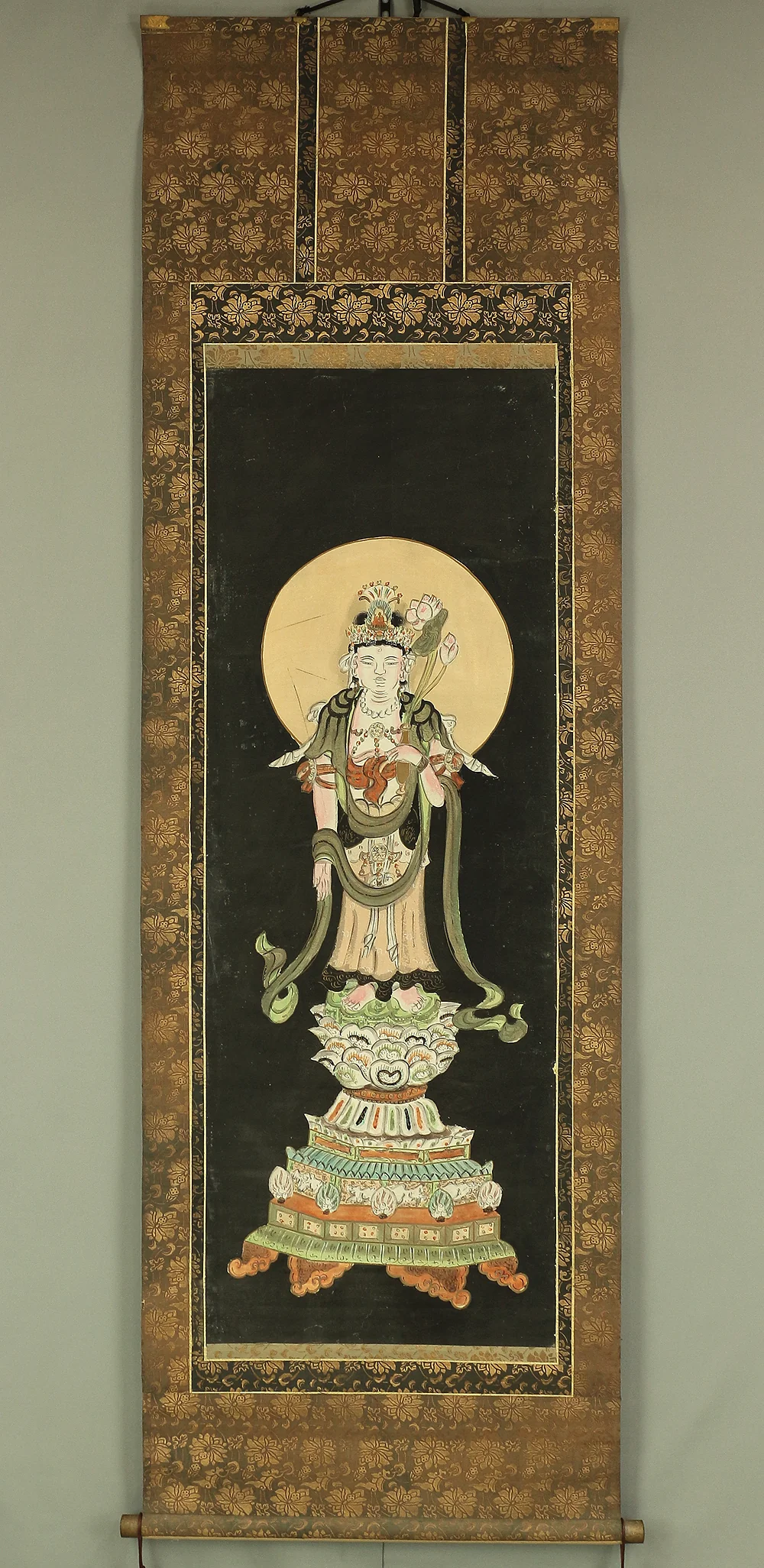 Renjo Shokannon 蓮上聖観音 (Avalokitesvara Bodhisattva Standing on Lotus) / Japanese art kakejiku kakemono wall hanging scroll RB657 - Image 2