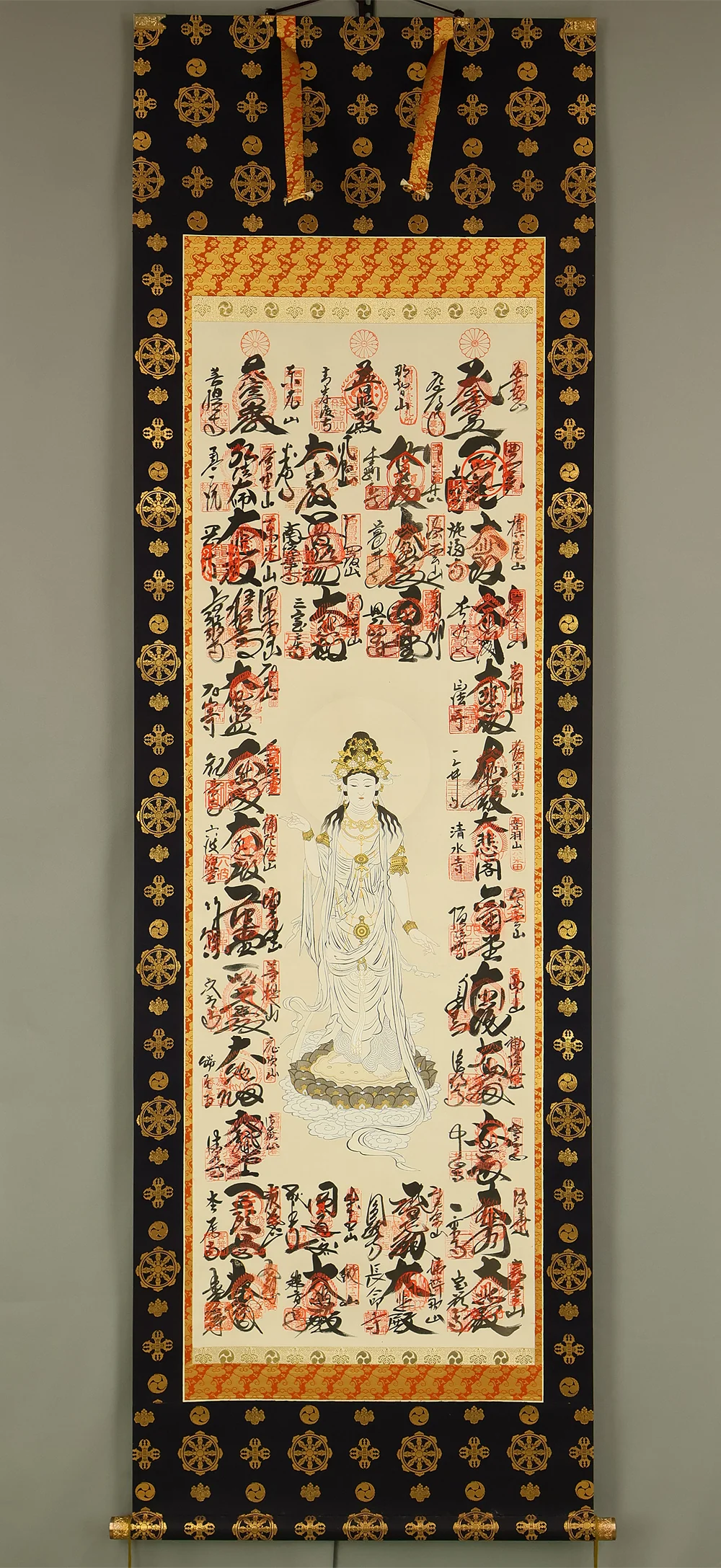 Saigoku Sanjūsanjo 西国三十三所 (33 Pilgrimage Places in the West) - Unjo kannon 雲上聖観音 (Avalokitesvara Bodhisattva Standing on Cloud) with Box / Japanese Buddhism art kakejiku kakemono wall hanging scroll RE242 - Image 2