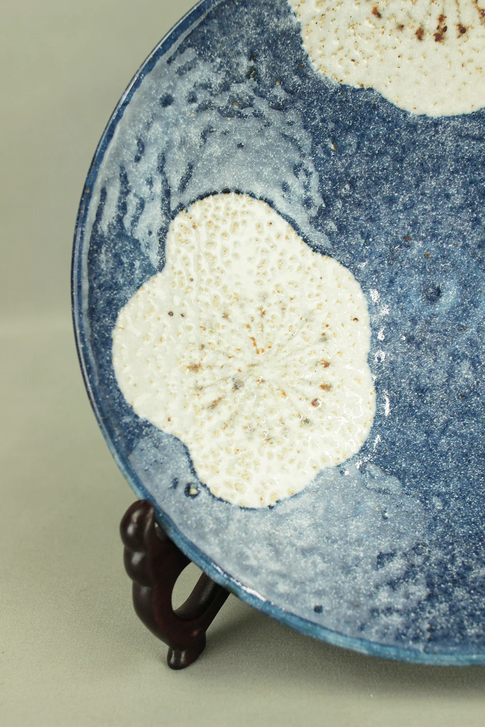 Shino ware White Plum Patterned Pastry Plate with Box VA821 - Image 3