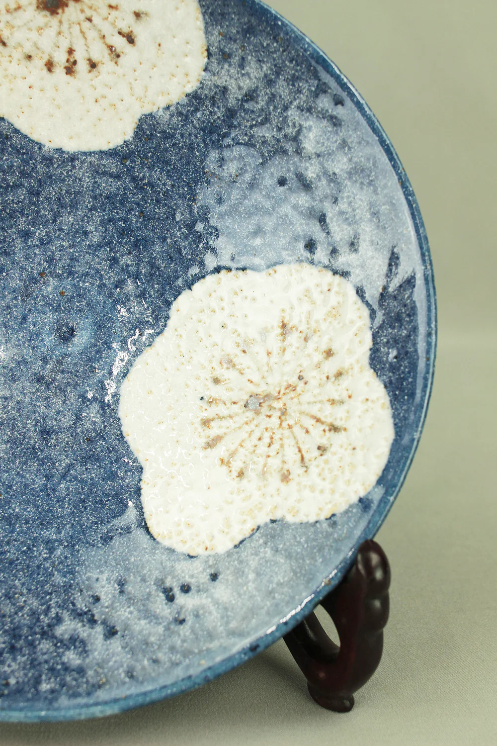 Shino ware White Plum Patterned Pastry Plate with Box VA821 - Image 4