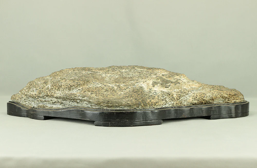 Stone - Huge Suiseki 65cm 20kg - Yakage stone with Wooden Stand collected in Okayama prefecture - Shōwa period (1926-1989) VA321 - Image 2