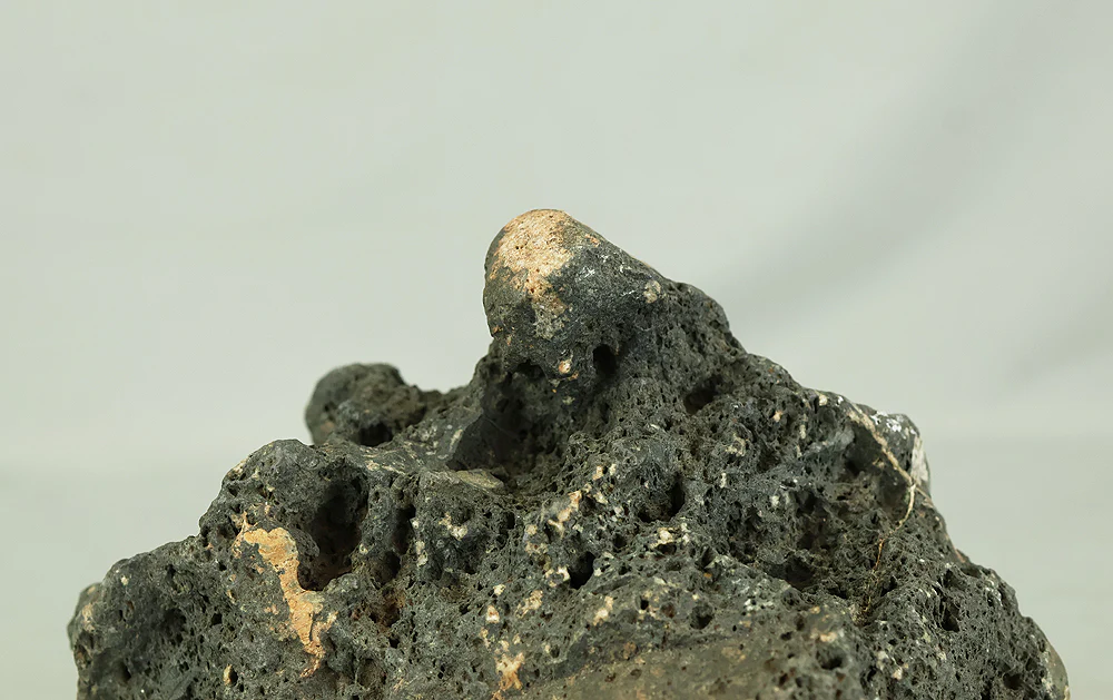 Suiseki 血洗川石 Chiaraigawa Stone 3.6kg from Okayama with Wooden Stand VB109 - Image 13