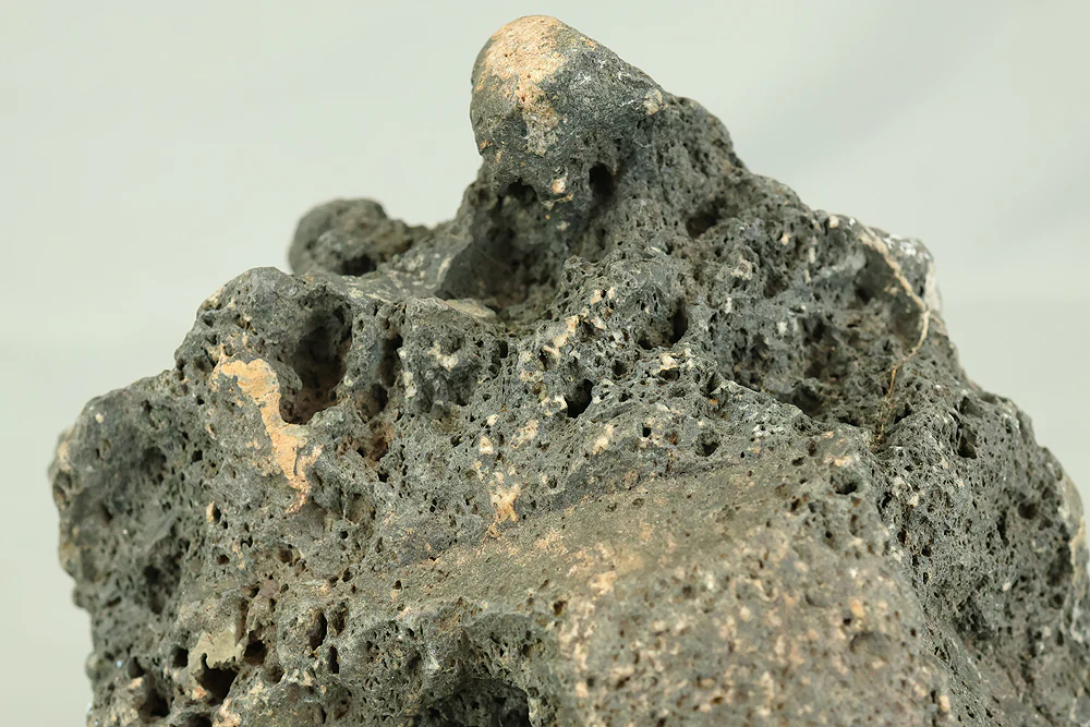 Suiseki 血洗川石 Chiaraigawa Stone 3.6kg from Okayama with Wooden Stand VB109 - Image 14